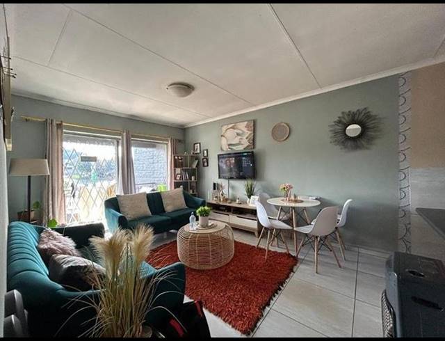 2 BEDROOM TOWNHOUSE FOR SALE IN BIRCHLEIGH